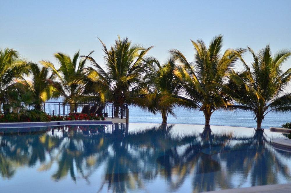 Playa Escondida Beach Club Tela Ngoại thất bức ảnh