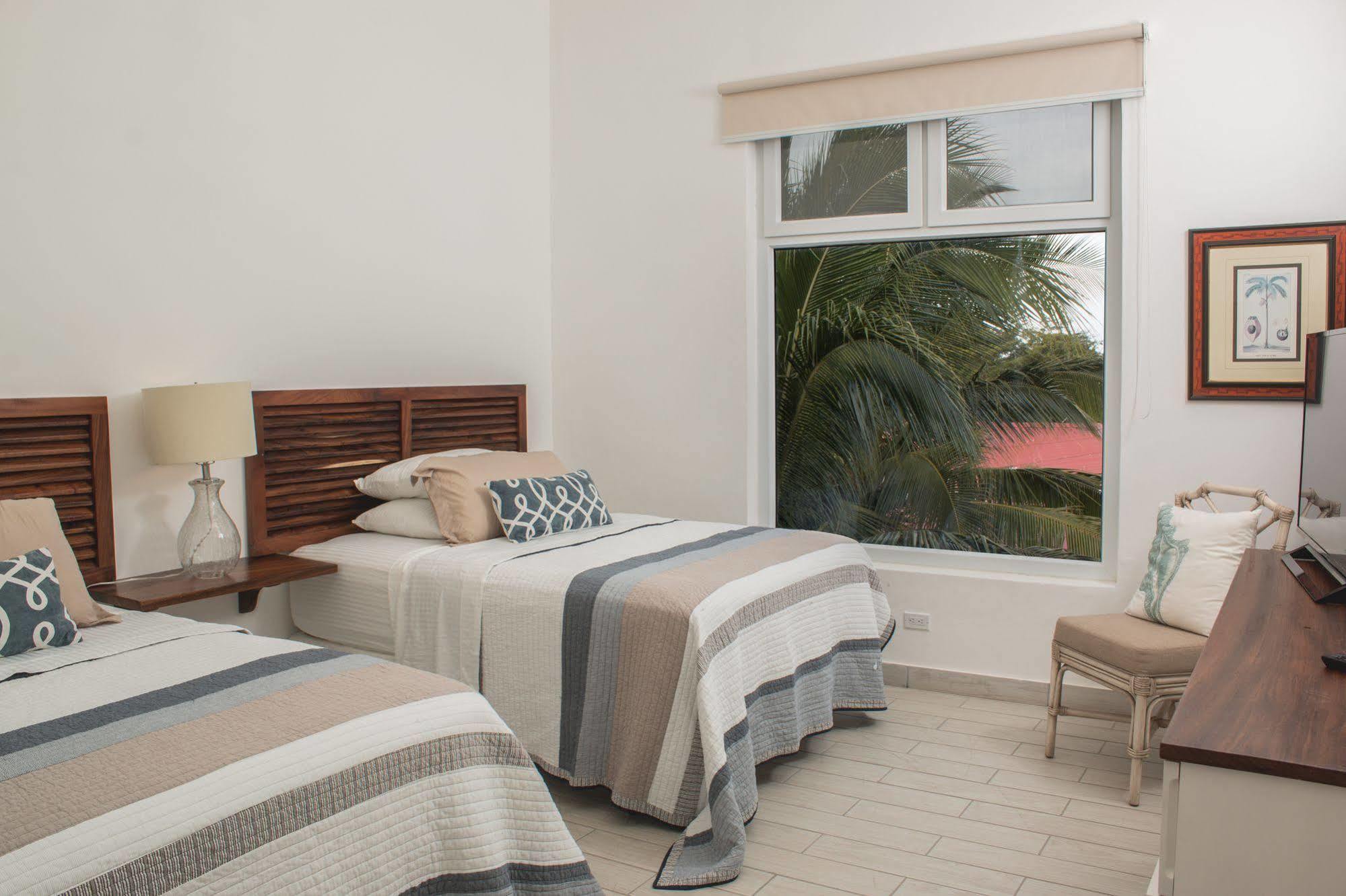 Playa Escondida Beach Club Tela Ngoại thất bức ảnh