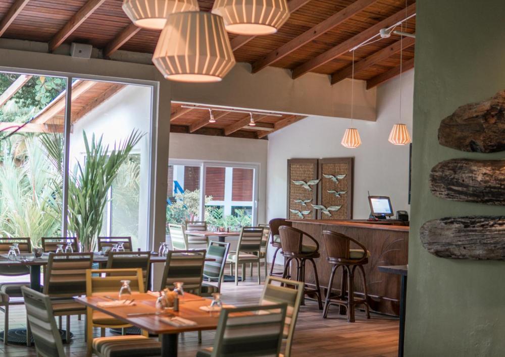 Playa Escondida Beach Club Tela Ngoại thất bức ảnh